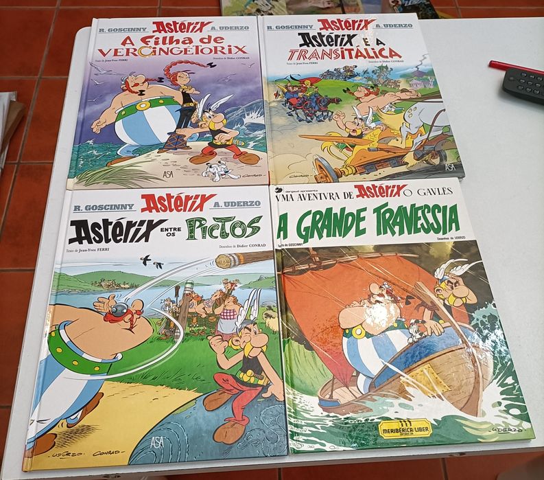 33 livros diferentes de Estrumpfes e Asterix Capa dura