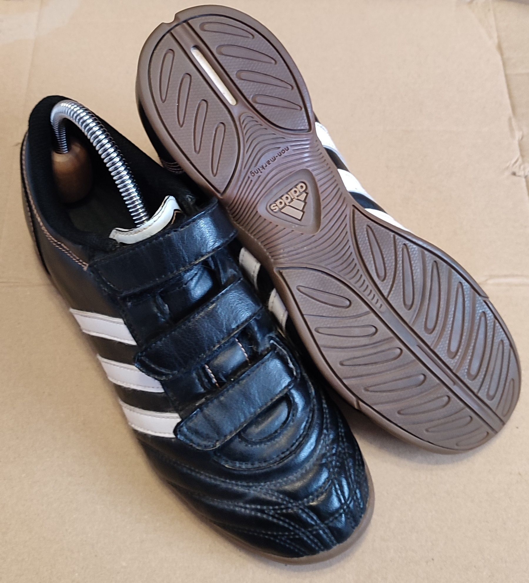 Футзалки кросівки adidas non marking розмір 38 шкіра.