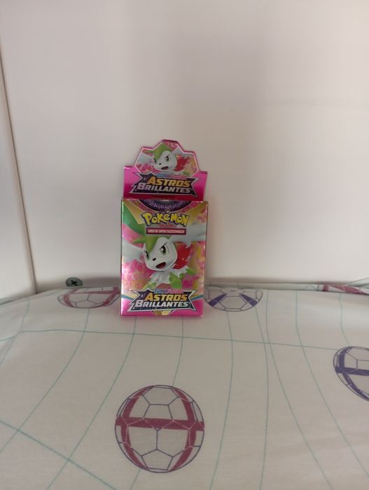 Cartas Pokémon em cx