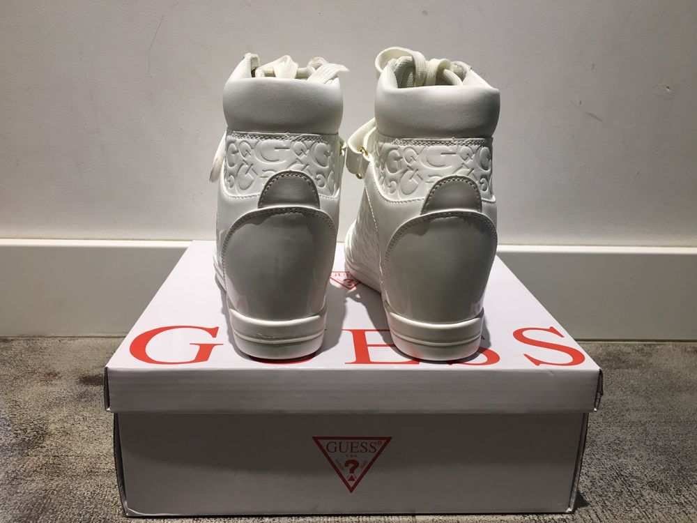 GUESS bałe sneakersy na koturnie rozm. 39