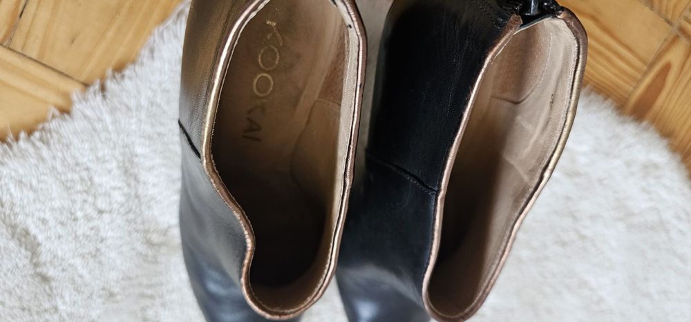 Botins Kookai em couro