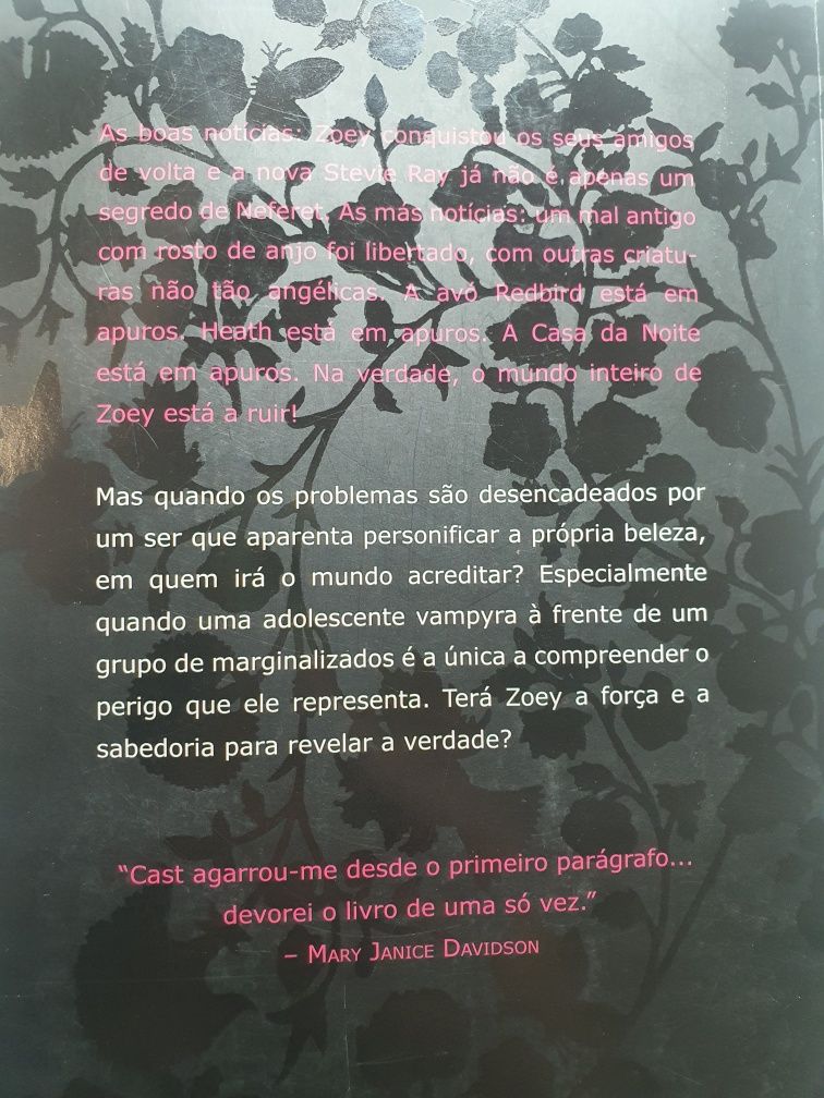Perseguida, P.C. Cast + Kristin Cast