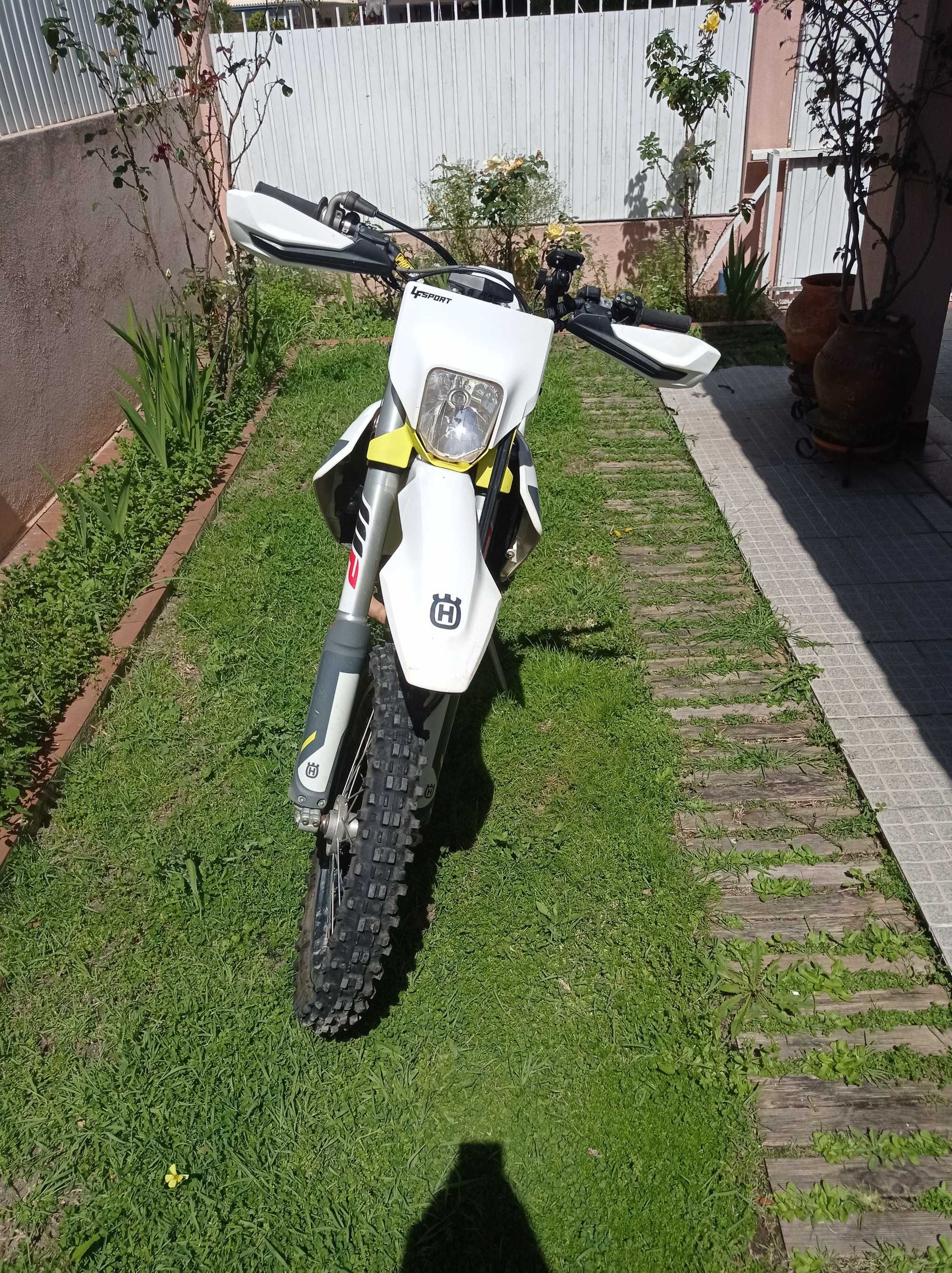 Husqvarna FE250 de 2022 Matriculada