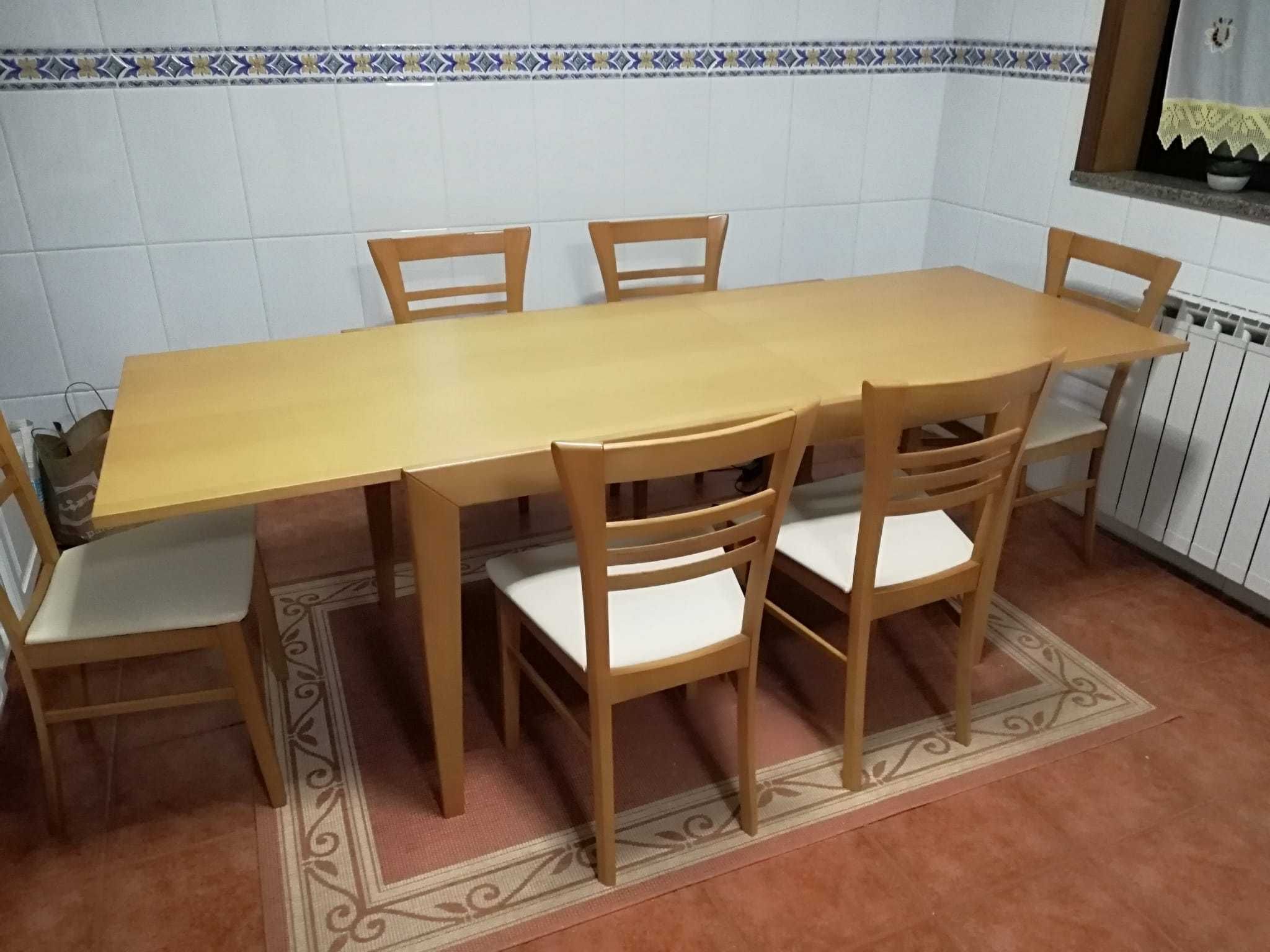 Mesa de refeições extensível (cozinha ou sala) e 6 cadeiras (c/o novo)