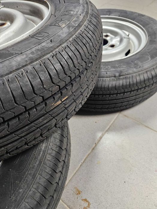 Jantes 12" Datsun 4x114,3 com pneus