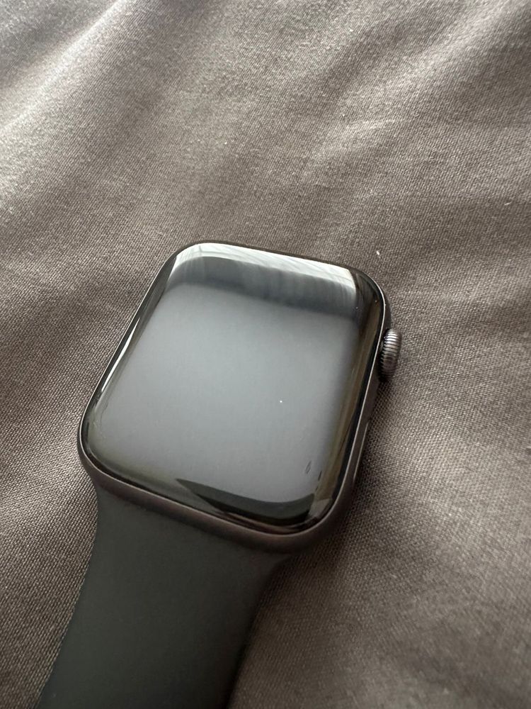 Продам Apple Watch 6