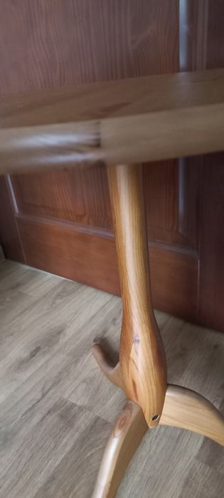 Półka stojąca oraz stolik okrągły Ikea