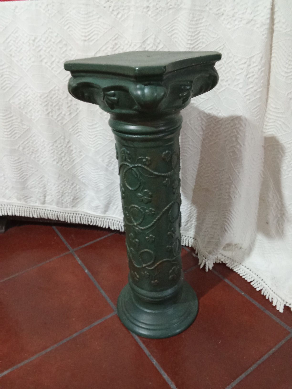 Coluna de suporte para vasos ou estátuas