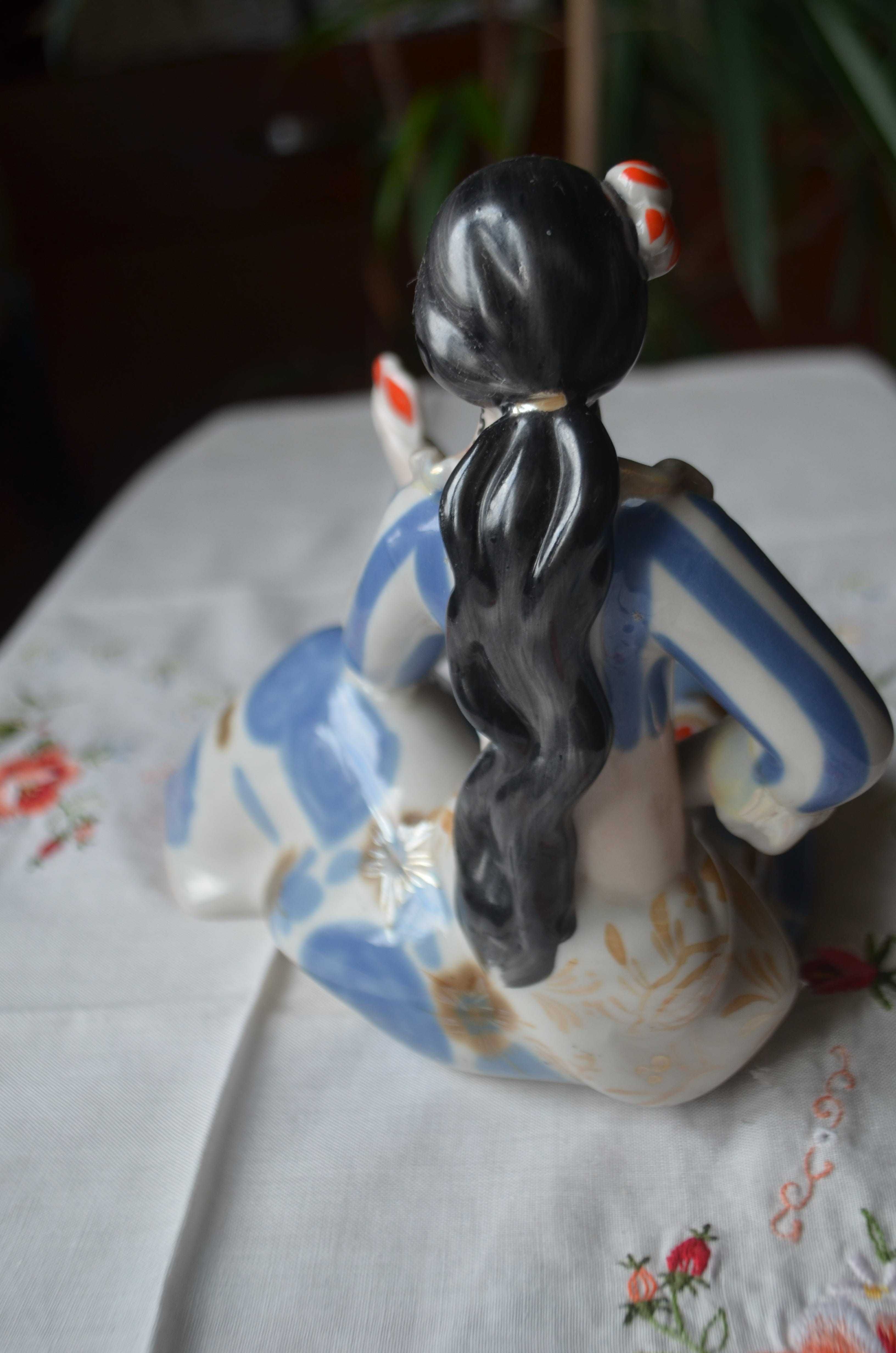 figurka porcelana Połonne cyganka z kartami