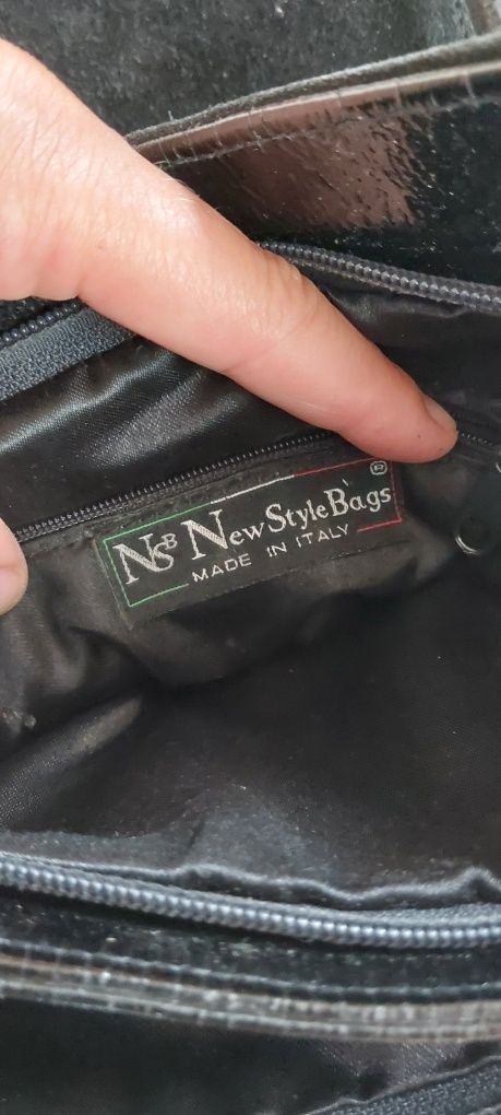 Torba torebka na ramię czarna listonoszka lakierowana new style bags