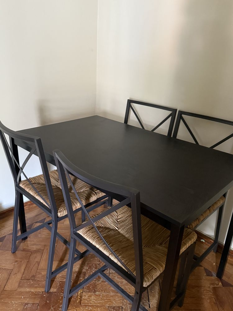 Mesa com 4 cadeiras