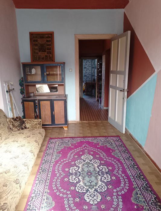 Продам 2-ком.кв.Сталинку в Центе по главному п-т Свободы