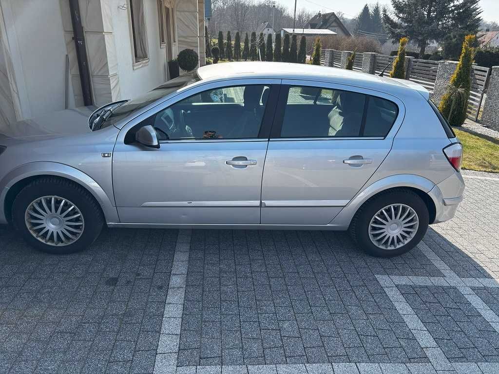 Opel Astra H(III) Hatchbtack 1.8 Benzyna 125 KM + LPG
