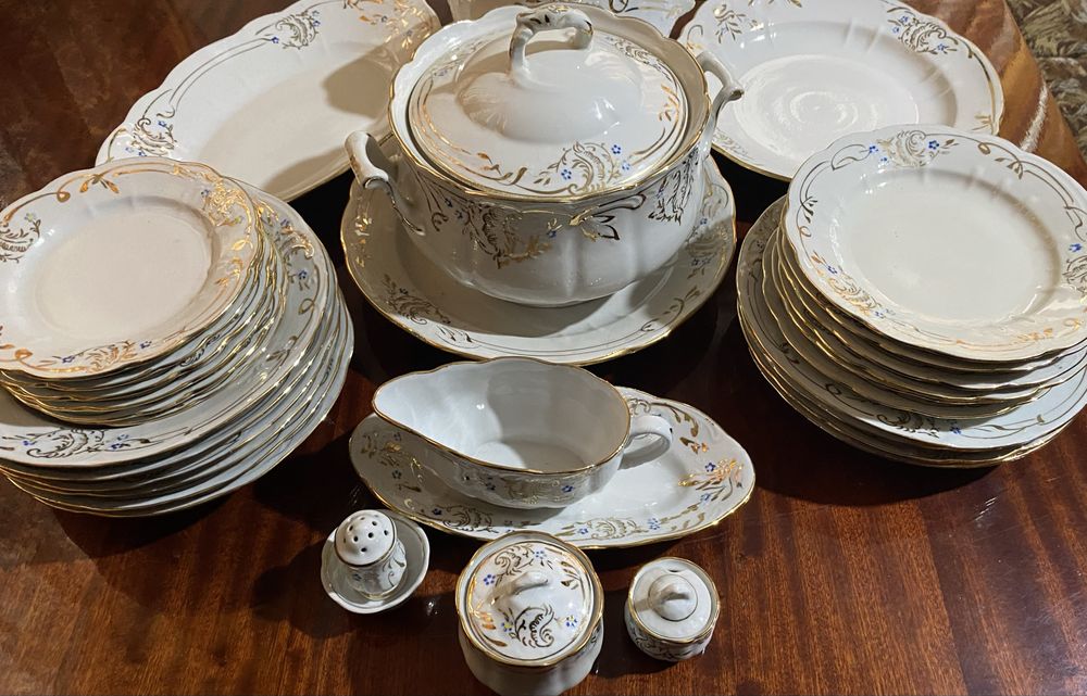 Продам набір посуду Незабудка . Позолота.