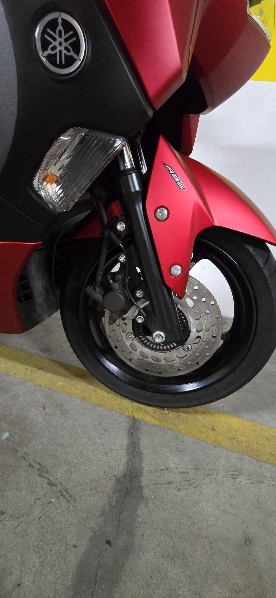 Yamaha NMAX 125 - Excelente estado, económica e confortável.