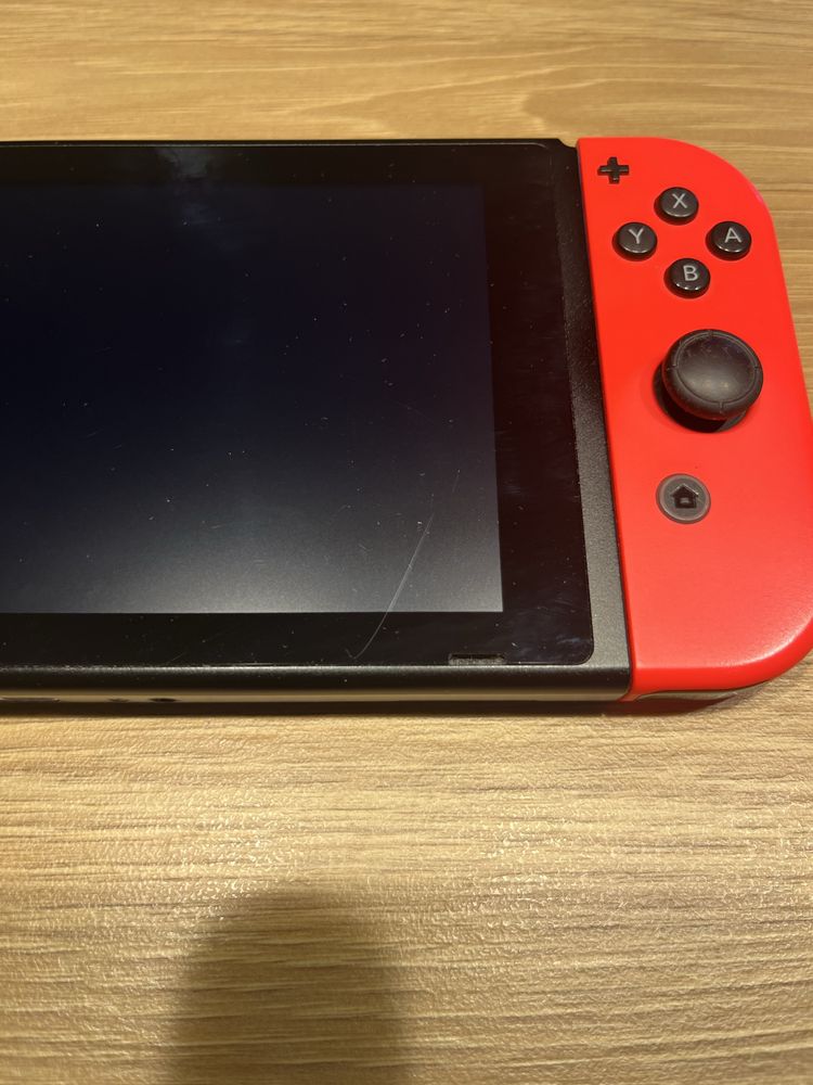 Nintendo Switch w bdb stanie mało używane wraz z calym zestawem .