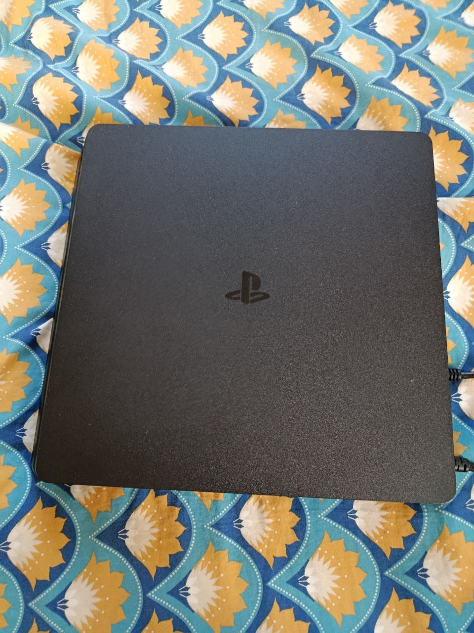 Ps 4 slim пс4 2 геймпада + диски