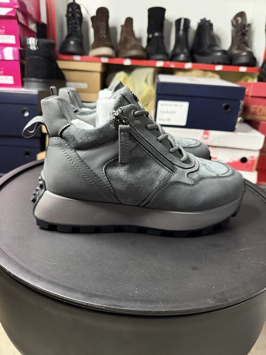 Зимові кросівки в нереально красивому кольорі від виробника Lonza