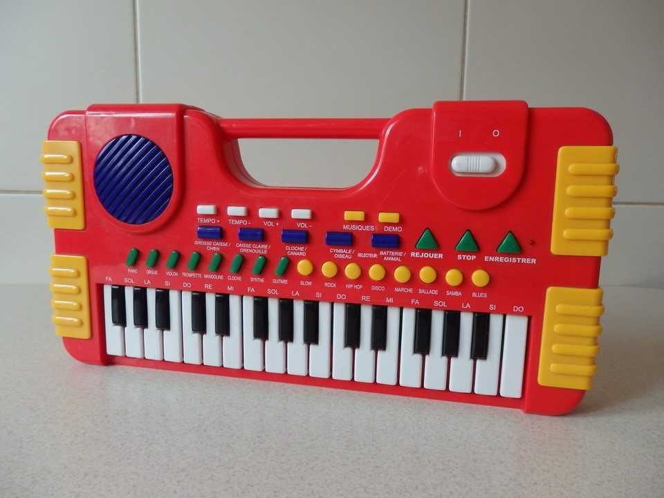 Instrument klawiszowy dla dziecka - dużo funkcji.