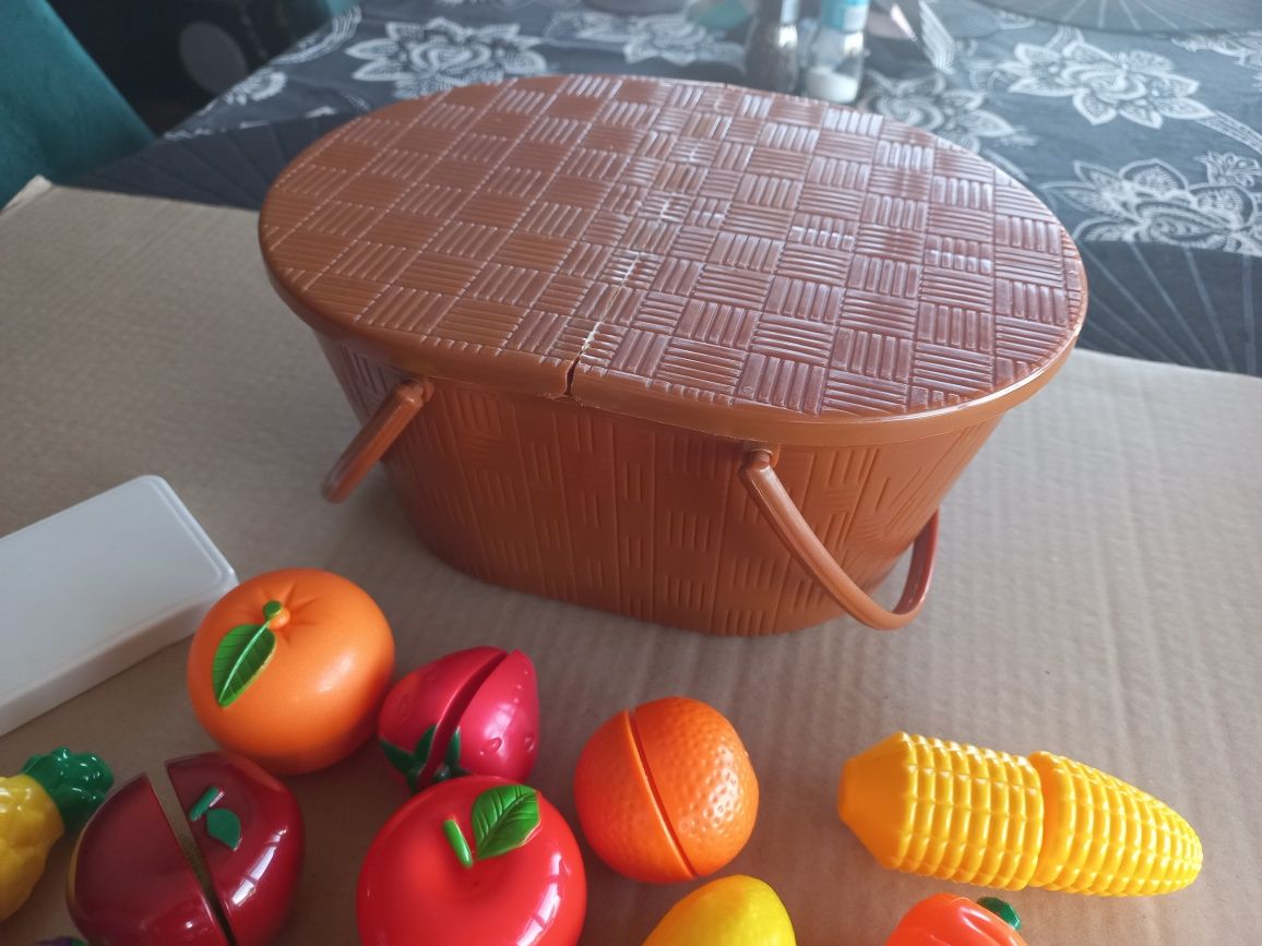 Warzywa i owoce do krojenia na rzep koszyk piknikowy