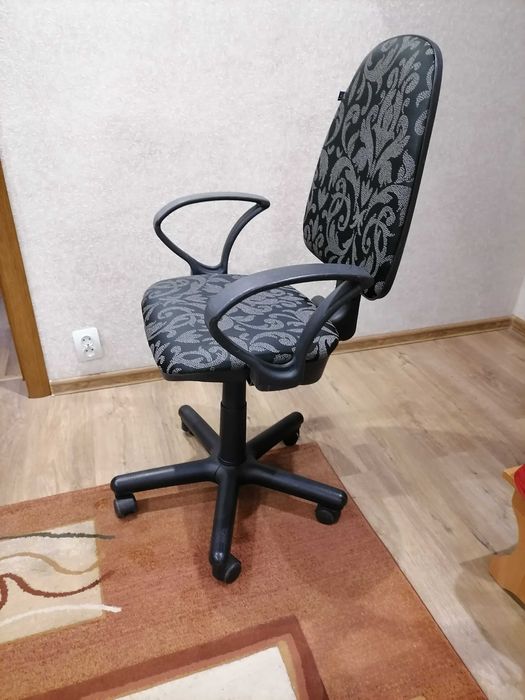 Компьютерне крісло стул.
