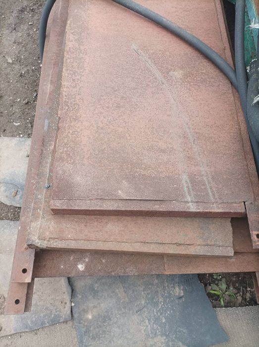 Металлический забор.