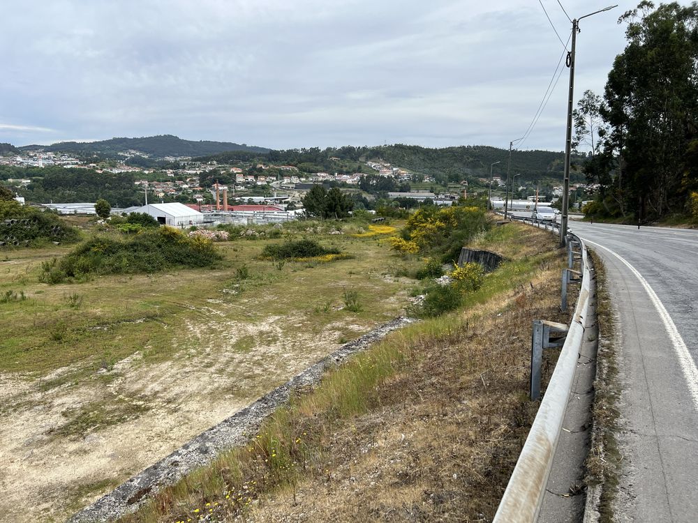 Arrendam-se Armazéns e Escritórios em parque industrial com 15.000m2
