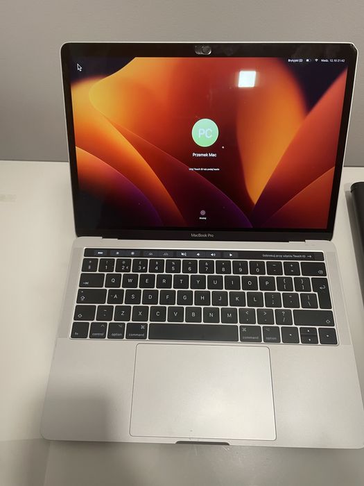 Macbook Pro touchbar 2017 bateria 182 cykle bez ICLOUD i5 8GB