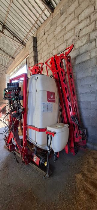 Opryskiwacz Agromehanika, 1200 litrów. Belka 18 metrów. Uszkodzony