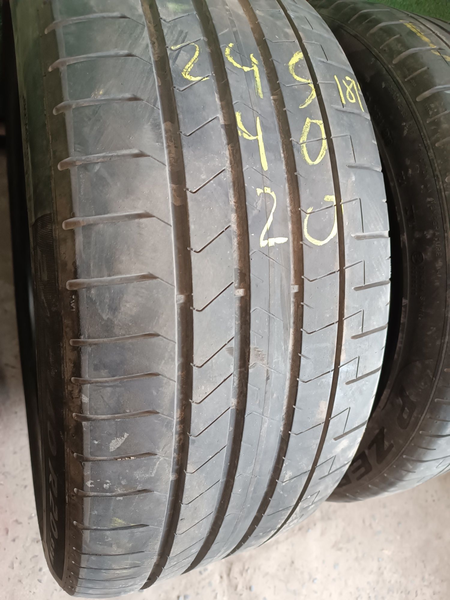 Шини літо Pirelli 245/40/20 5,5mm 2шт.