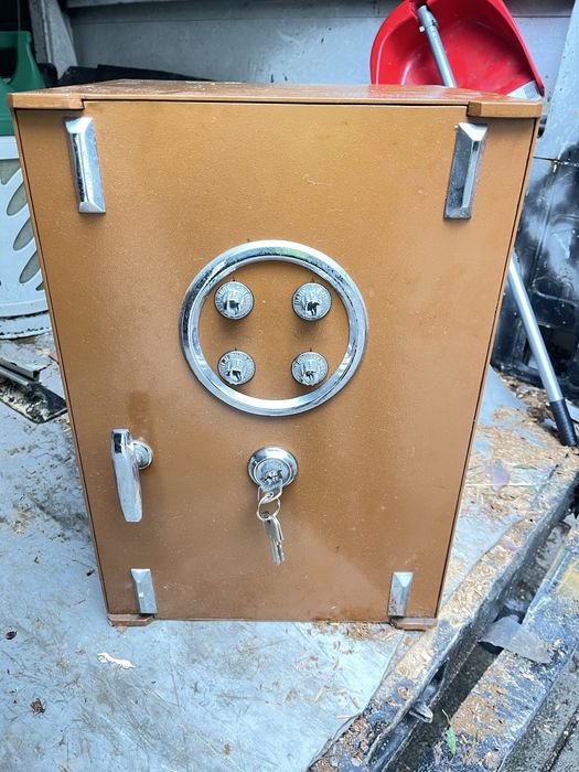 Cofre como novo pouco uso 99euros