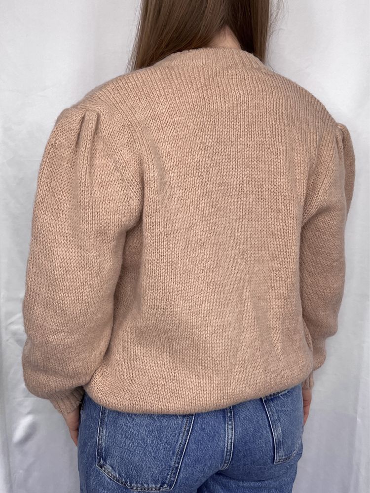 Pudrowy sweter ze złotymi guzikami bufiaste rękawy handmade XL