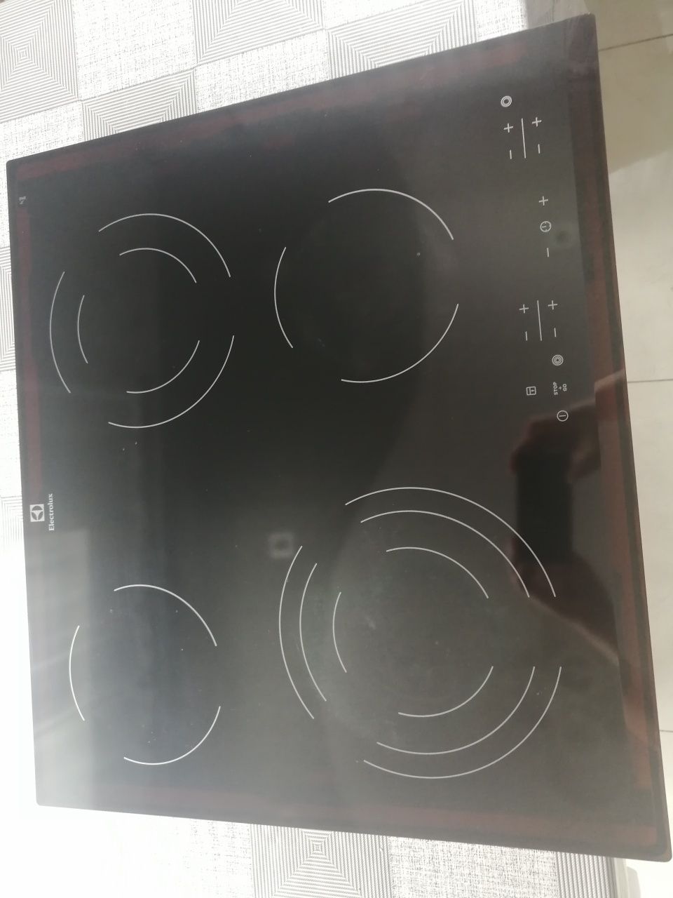 Варочна поверхня Electrolux