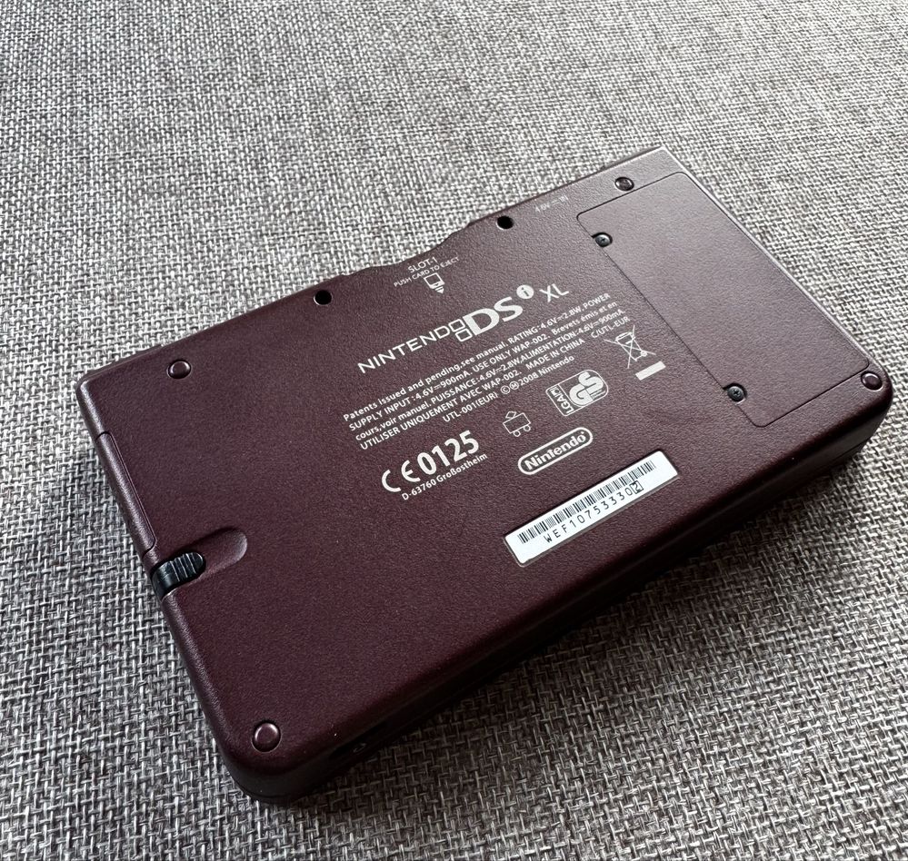 Nintendo DSI XL z polskiej dystrybucji full zestaw.