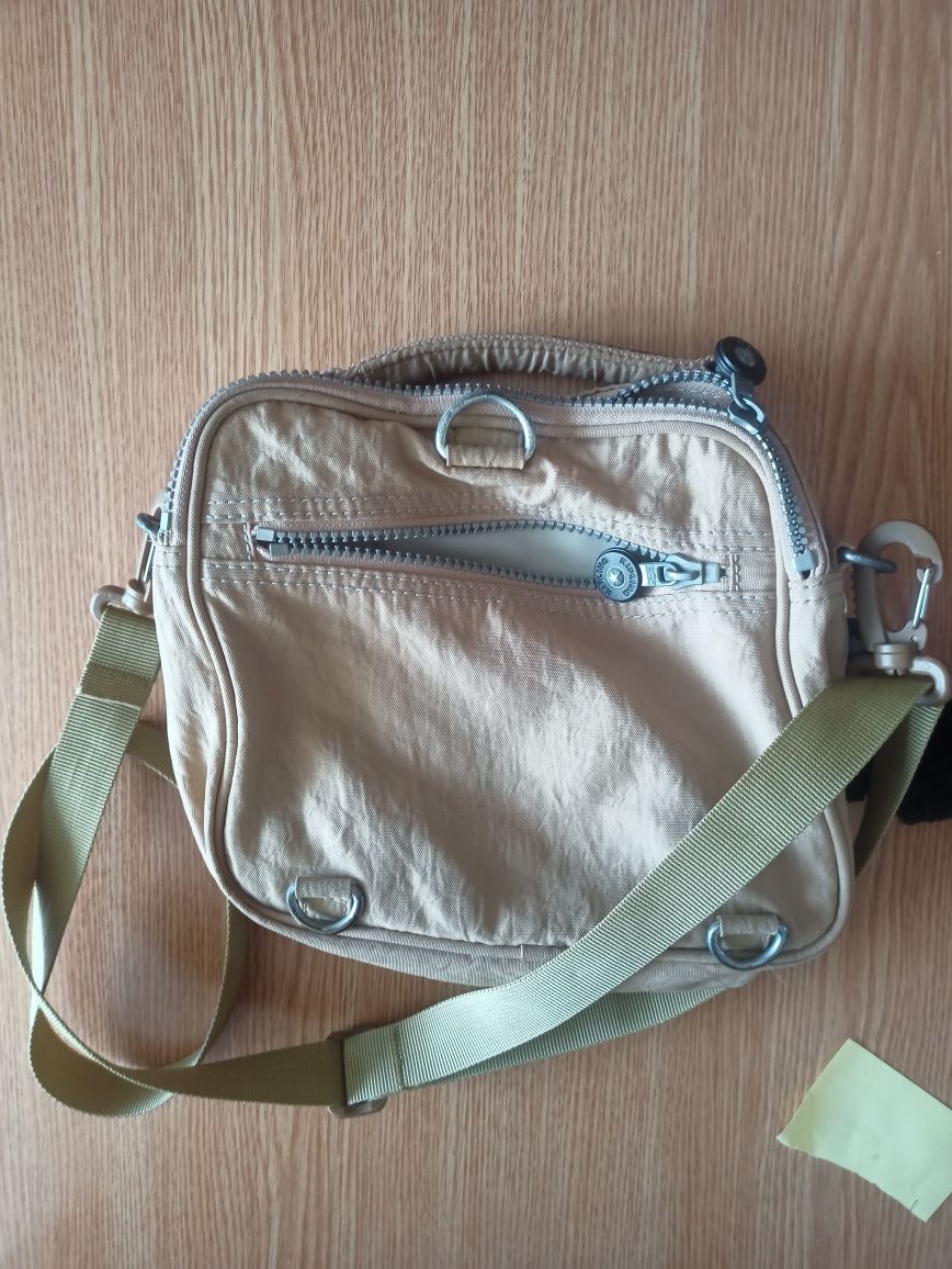 Torba Kipling beżowa listonoszka 4 kieszenie