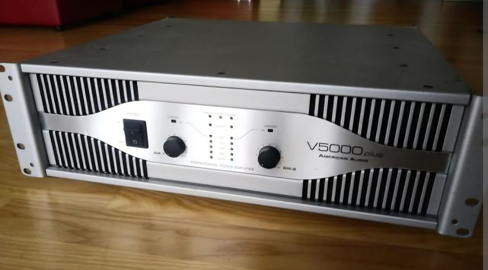Końcówka mocy American Audio v5000 plus.