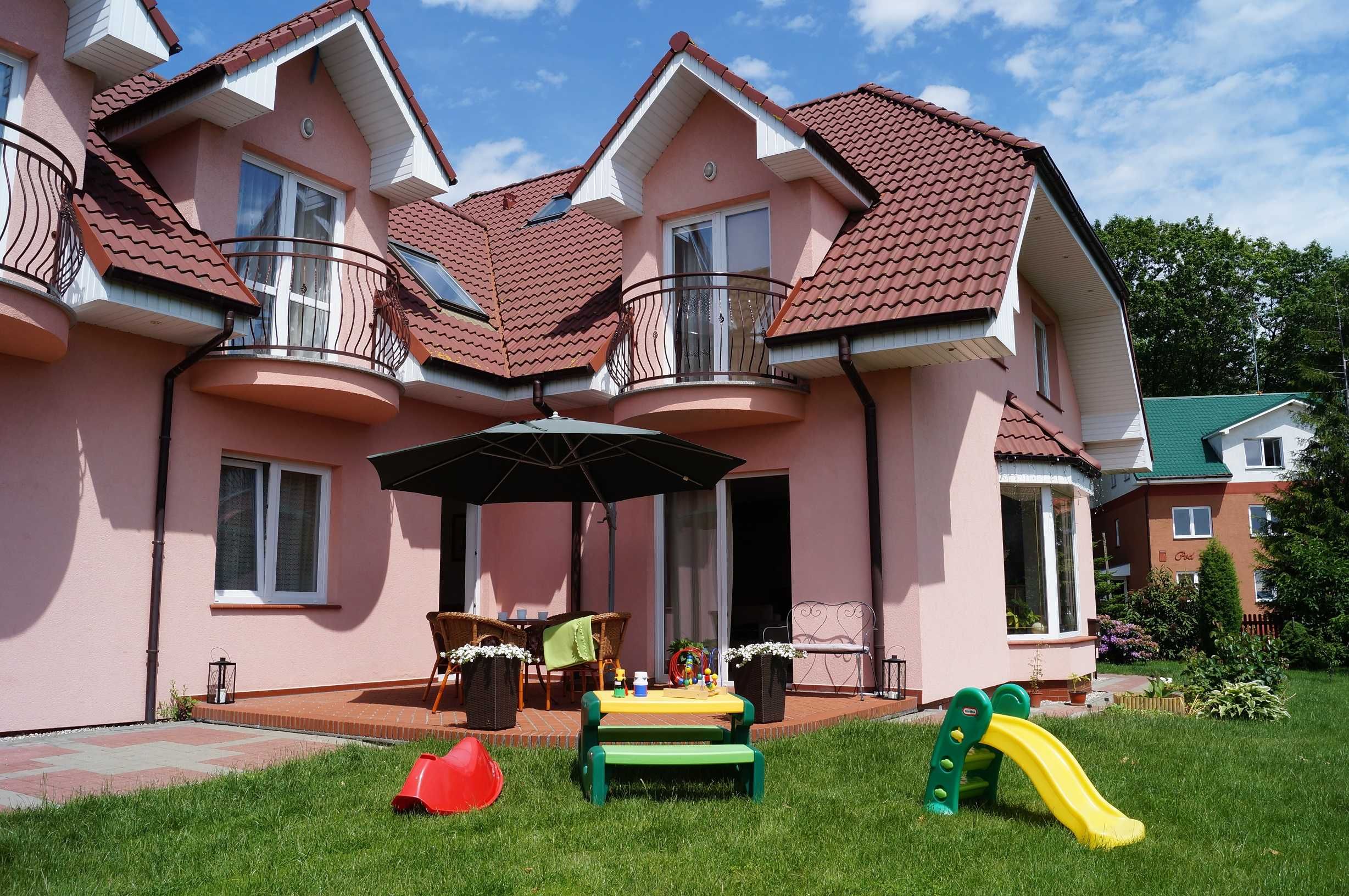 domki i pokoje w Rewalu  tuż przy plaży.