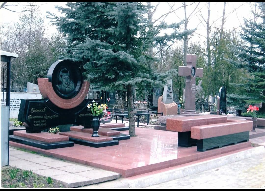 Гранітні пам'ятники