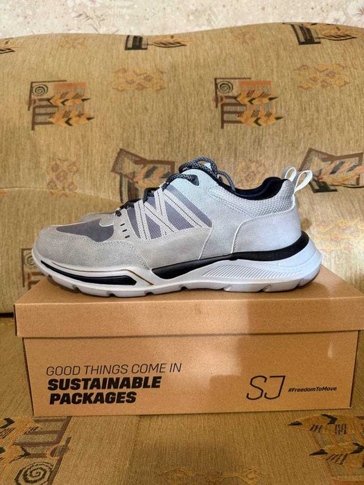 Три пары обуви (Jack Wolfskin, Safety Jogger, Respect yourself)