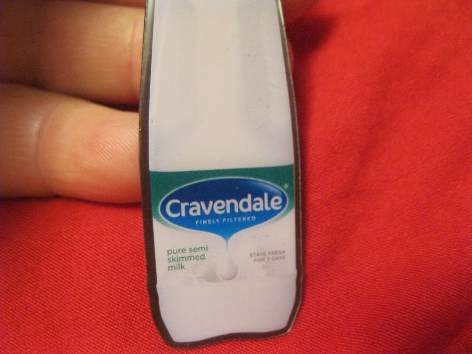 в коллекцию брелок металл бутылка молока cravendale milk британия