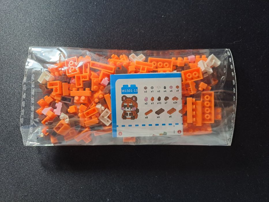 Mini blocos de montar panda vermelho