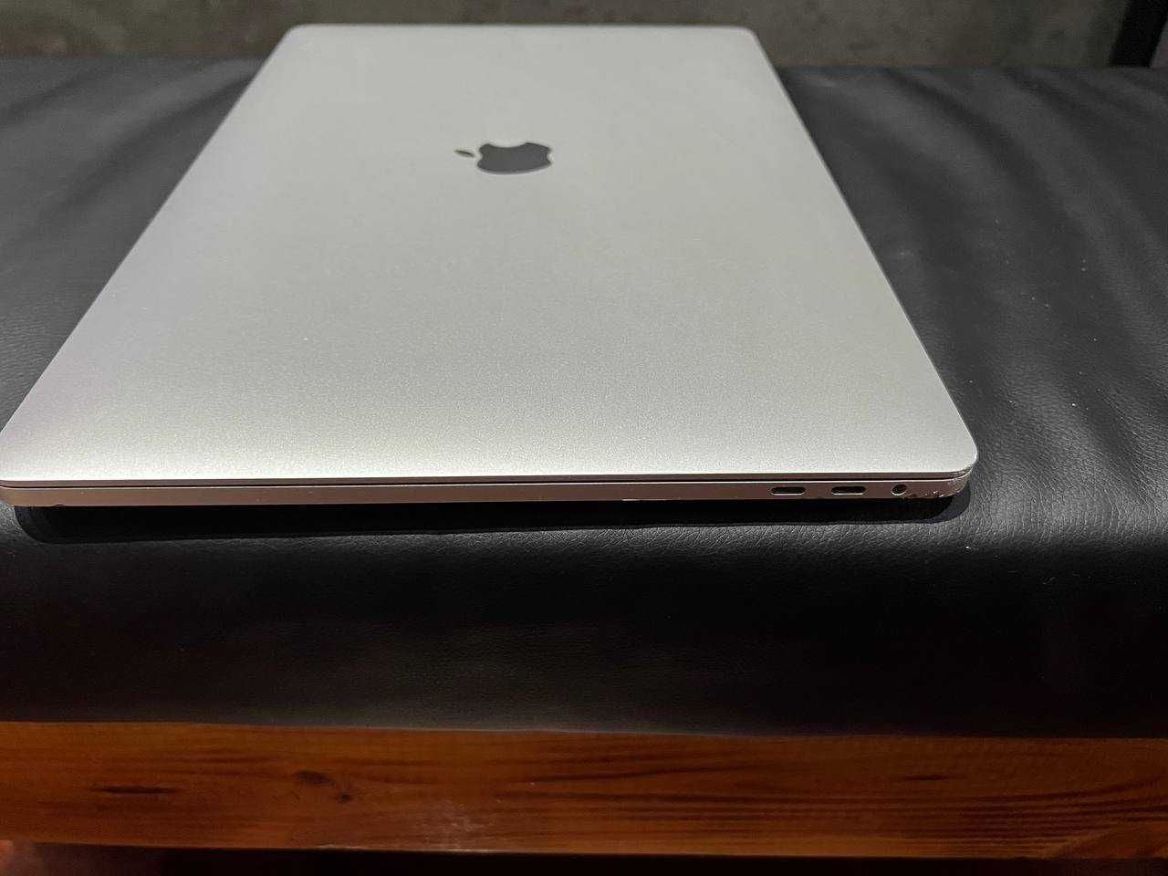 Ноутбук Apple MacBook Pro 16 (2019) A2141  i7 16gb 512 GB SSD