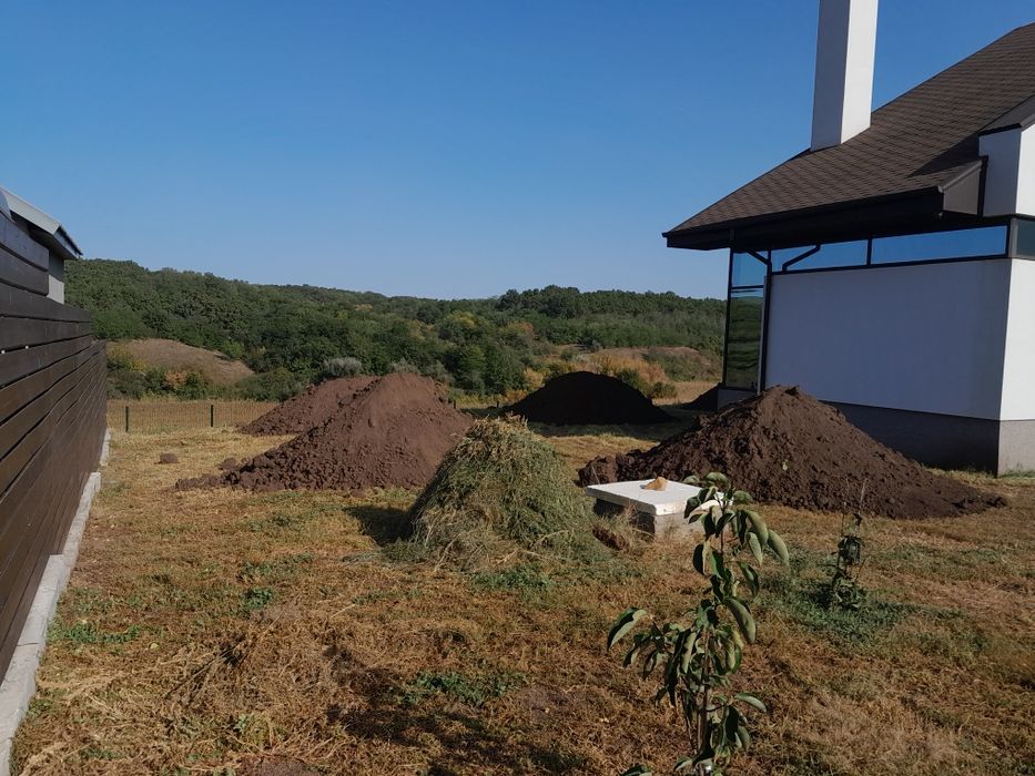 Чорнозем, шлак, щебінь, пісок, відсів, глина, перегній,вивіз сміття.