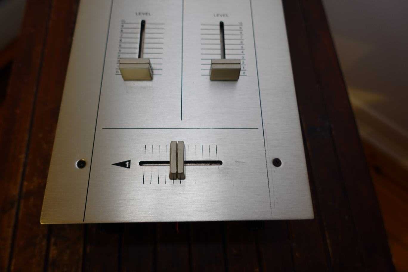 Vestax PMC-06 PRO; 2/2 kanały (Mikser DJ, turntablism)