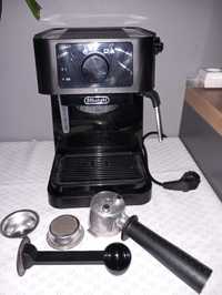 Delonghi Ekspres ciśnieniowy kolbowy do kawy Stilosa EC230.BK