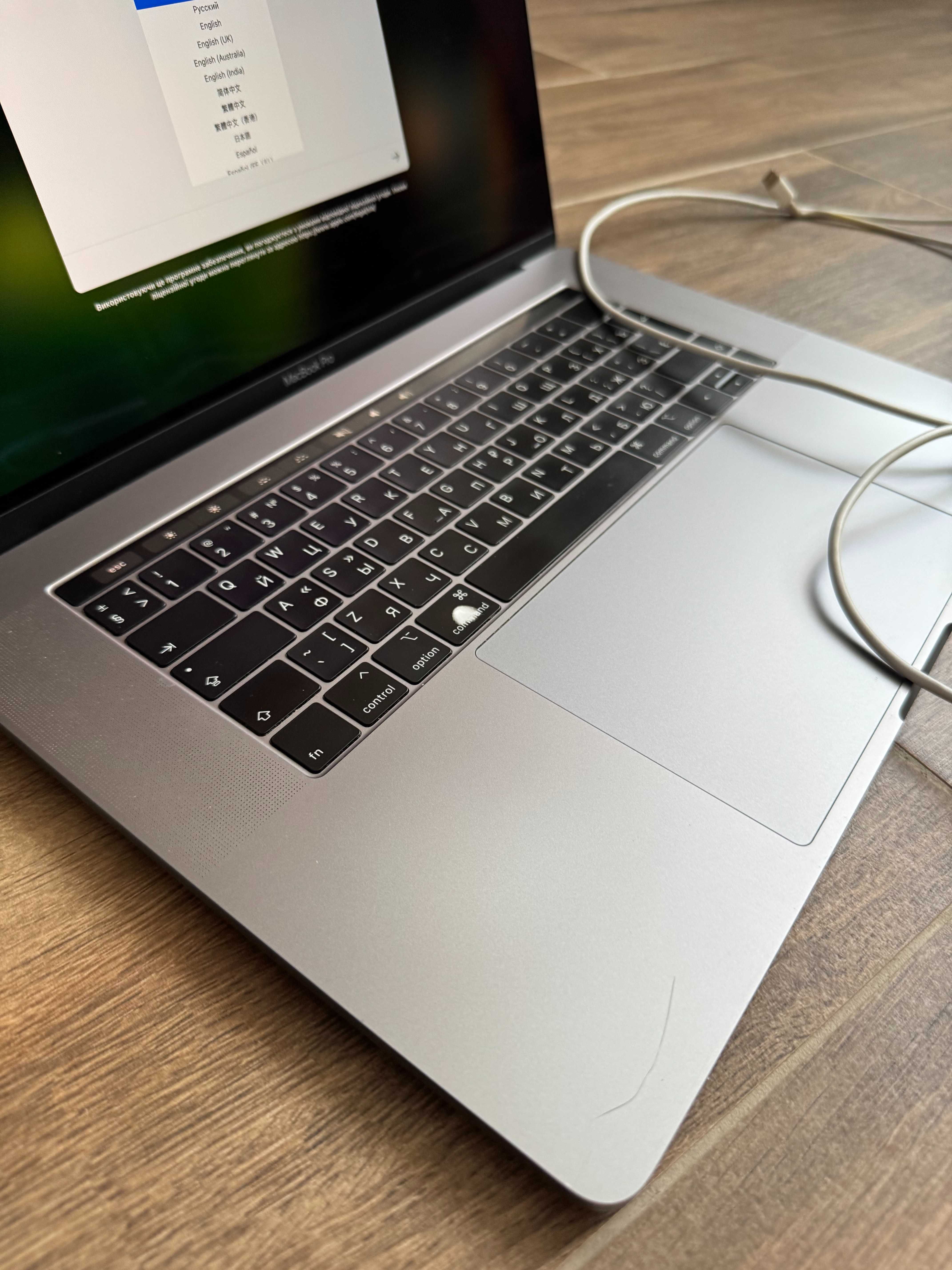 MacBook Pro 15” 2018 i7/16GB/256GB (Touch Bar)