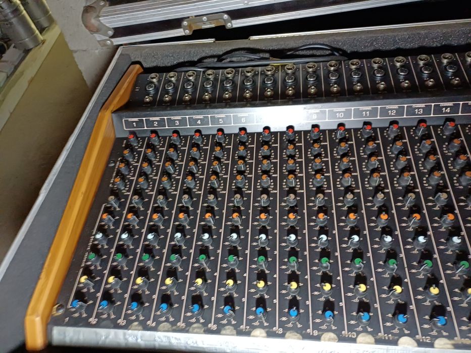 Vendo mesa de son marca Peavey