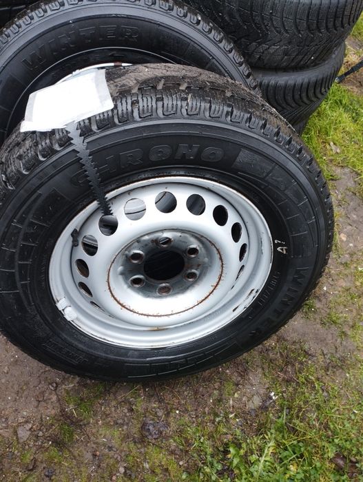 Mercedes Sprinter 906 felgi stalowe ET 62 opony zima r 16 2 sztuki