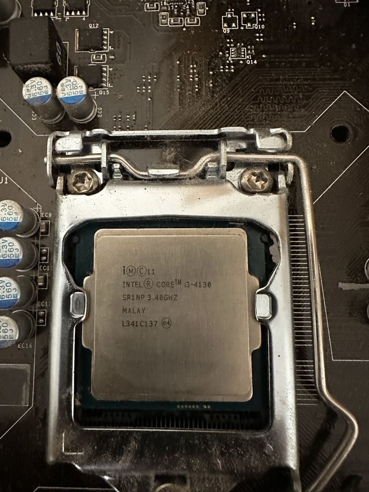 Motherboard Asus H81M-P32L com Provessador Intel e Memoría DDDR 4Gb