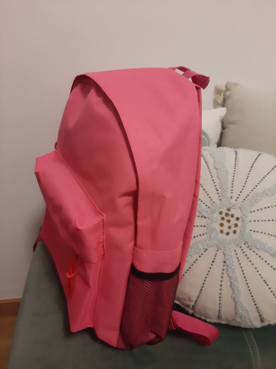 Mochila cor de rosa usada 2 ou 3 vezes